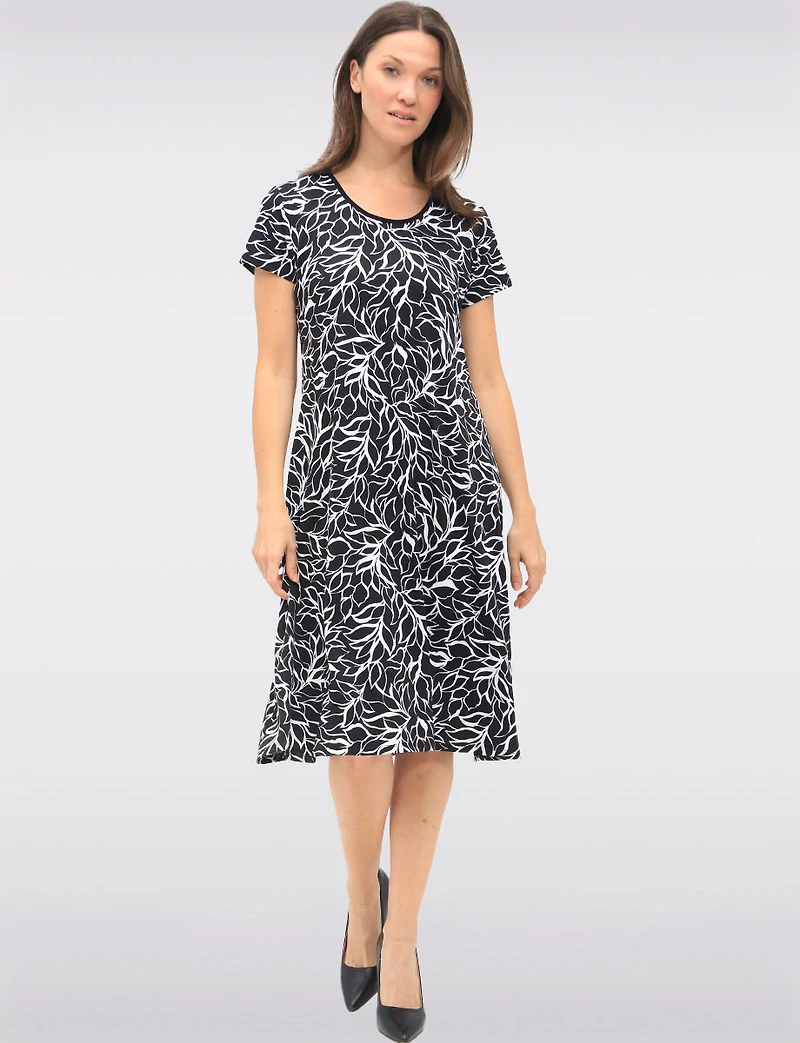 Flowy Black & White Abstract Print A-Line Dress with Short Sleeves by Vamp