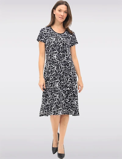 Flowy Black & White Abstract Print A-Line Dress with Short Sleeves by Vamp