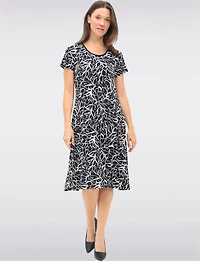 Flowy Black & White Abstract Print A-Line Dress with Short Sleeves by Vamp