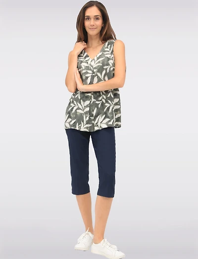 Chic Lightweight Leaf Print Sleeveless V-Neck Blouse with Front Pleat by Vamp