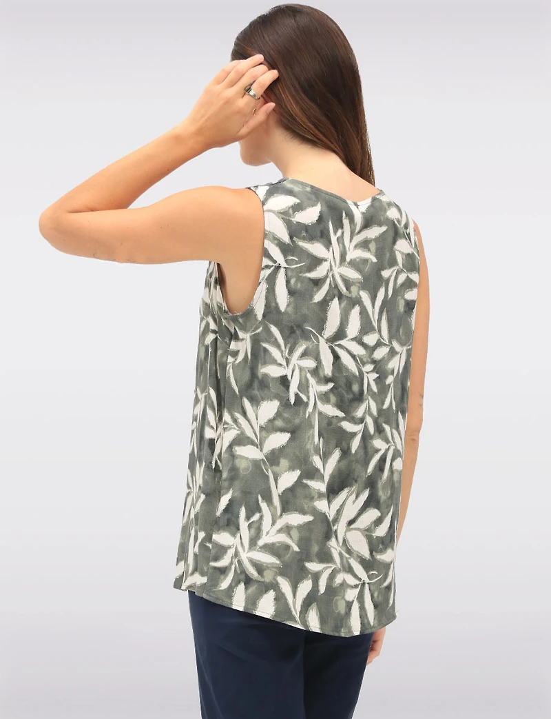 Chic Lightweight Leaf Print Sleeveless V-Neck Blouse with Front Pleat by Vamp
