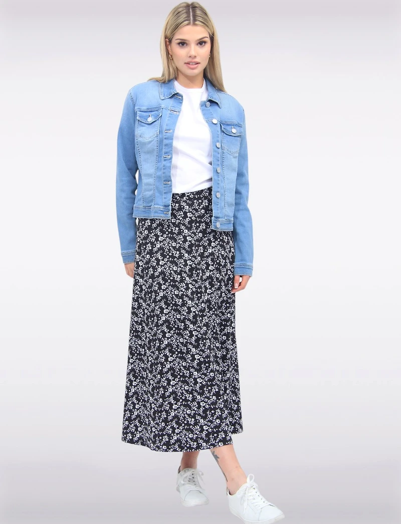 Modern Stretch Cotton Light Wash Denim Jean Jacket by Baccini