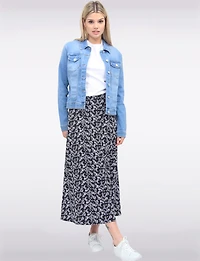 Modern Stretch Cotton Light Wash Denim Jean Jacket by Baccini