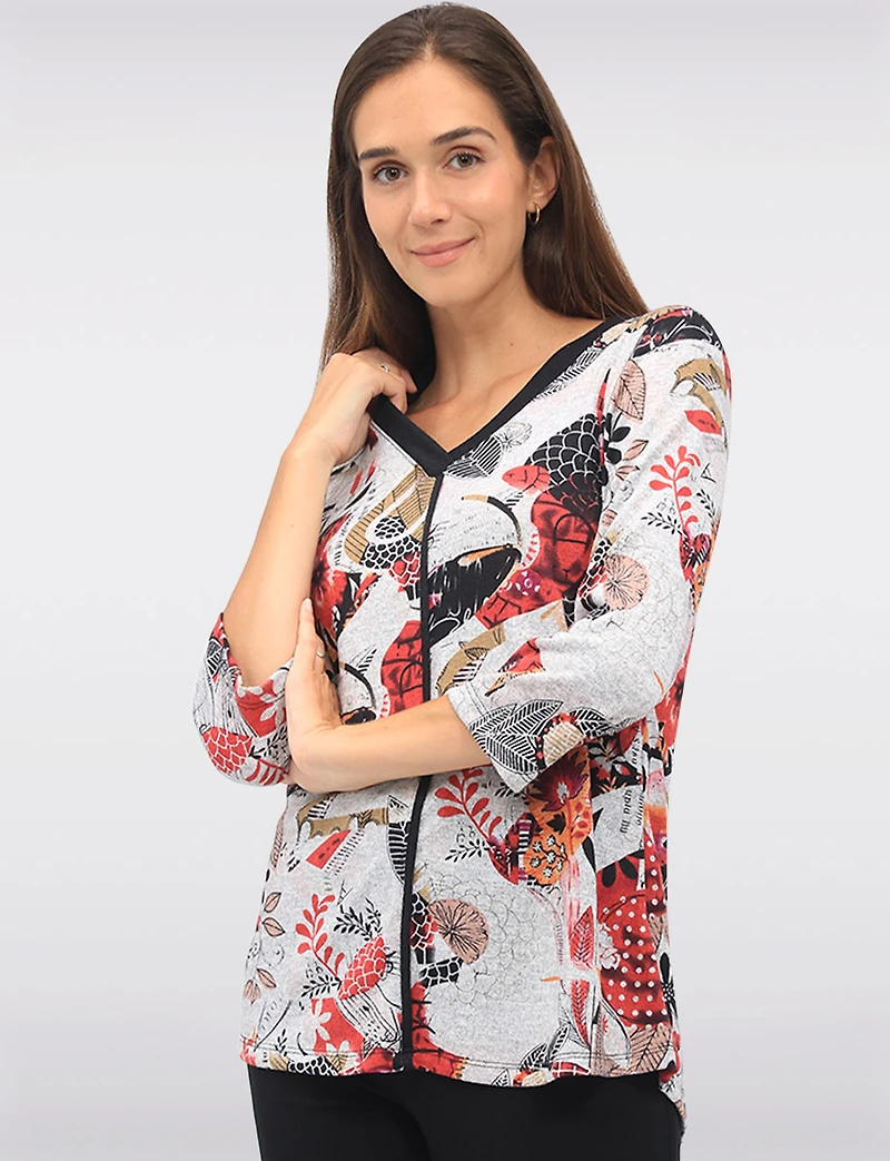 Vibrant Printed Contrast Trim V-Neck 3/4 Sleeve Knit Top with Rounded Hem Perle