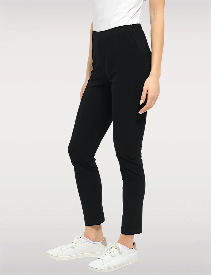 Pull-On Black Stretch Leggings by Perle