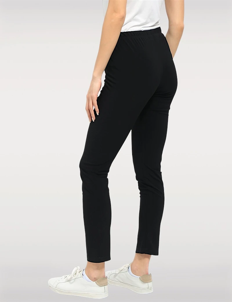 Pull-On Black Stretch Leggings by Perle