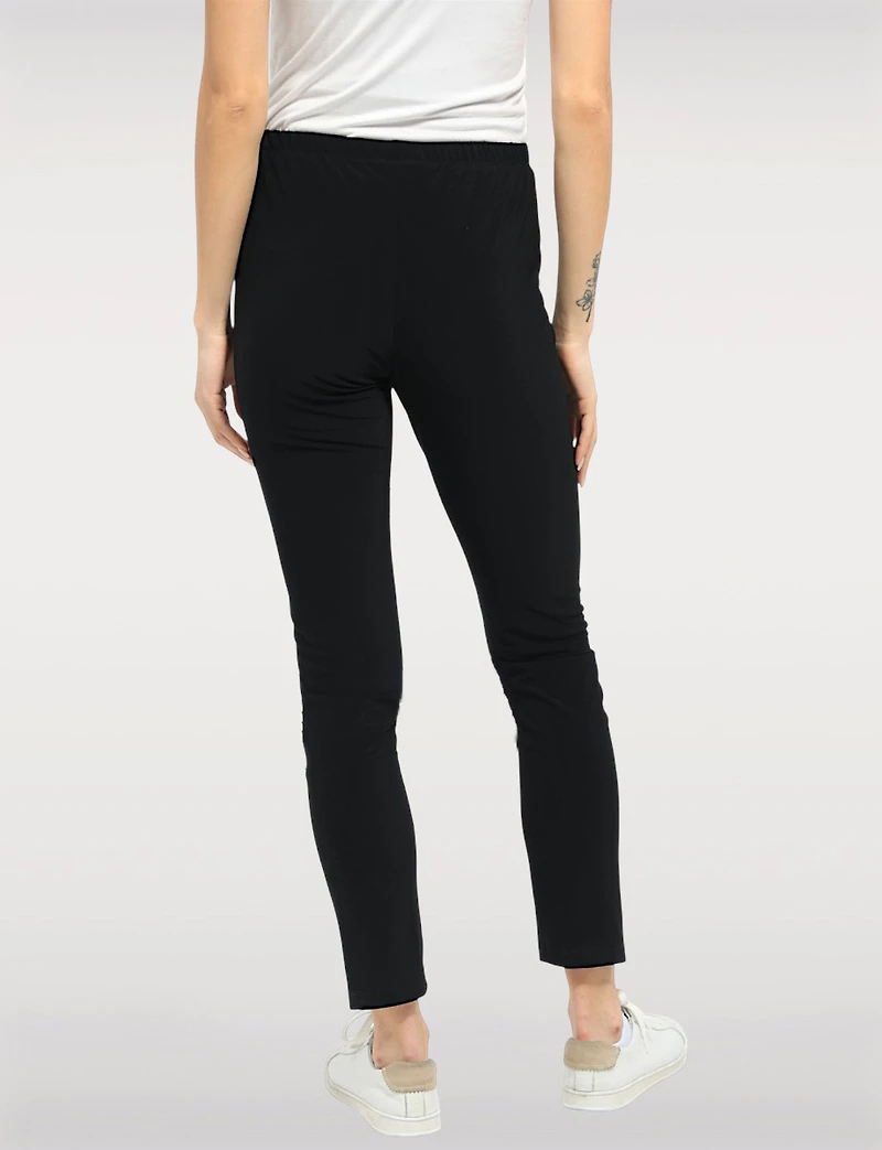 Pull-On Black Stretch Leggings by Perle