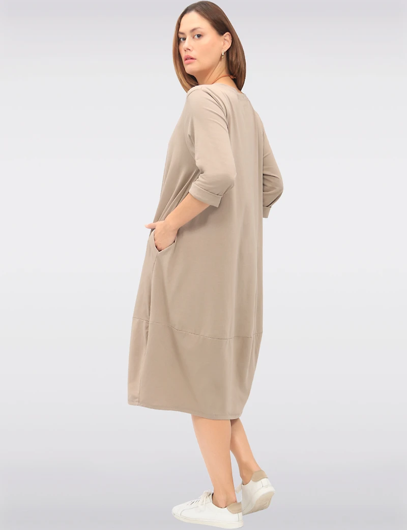 Three-Quarter Sleeve Chic Cotton Maxi Dress with Pockets & Necklace by Froccella