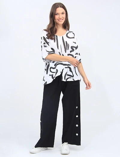 Abstract Graphic Print Short Sleeve Scoop Neck Top with Side Slits by Froccella