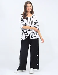 Abstract Graphic Print Short Sleeve Scoop Neck Top with Side Slits by Froccella