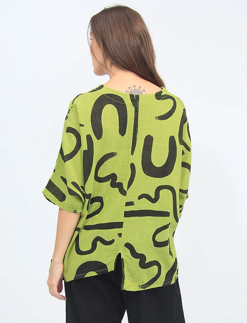 Abstract Graphic Print Short Sleeve Scoop Neck Top with Side Slits by Froccella