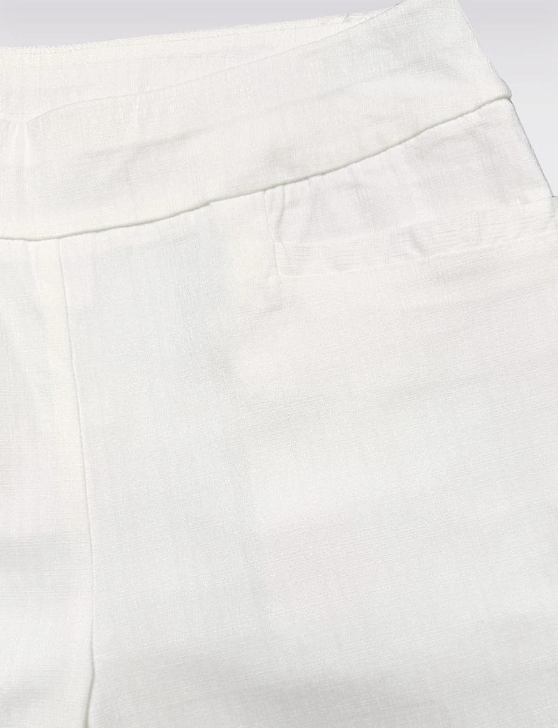 White Textured Stretch Slim Fit Pull-On Capri with Two Pockets & Button Cuff