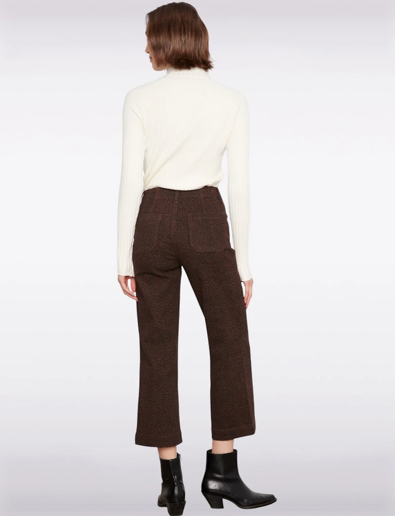 Bold Leopard Print Wide-Leg Cropped Pants with Pockets by Charlie B