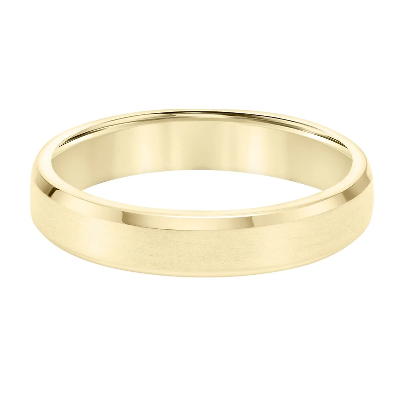 4.5MM Wedding Ring in 10KT Yellow Gold. Size 10