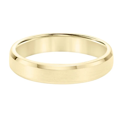 4.5MM Wedding Ring in 10KT Yellow Gold. Size 10