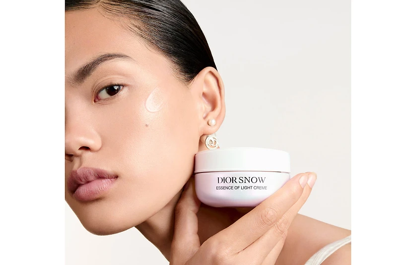 Dior Snow Essence of Light Creme
