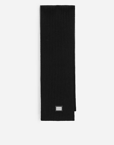Ribbed knit scarf with logo tag
