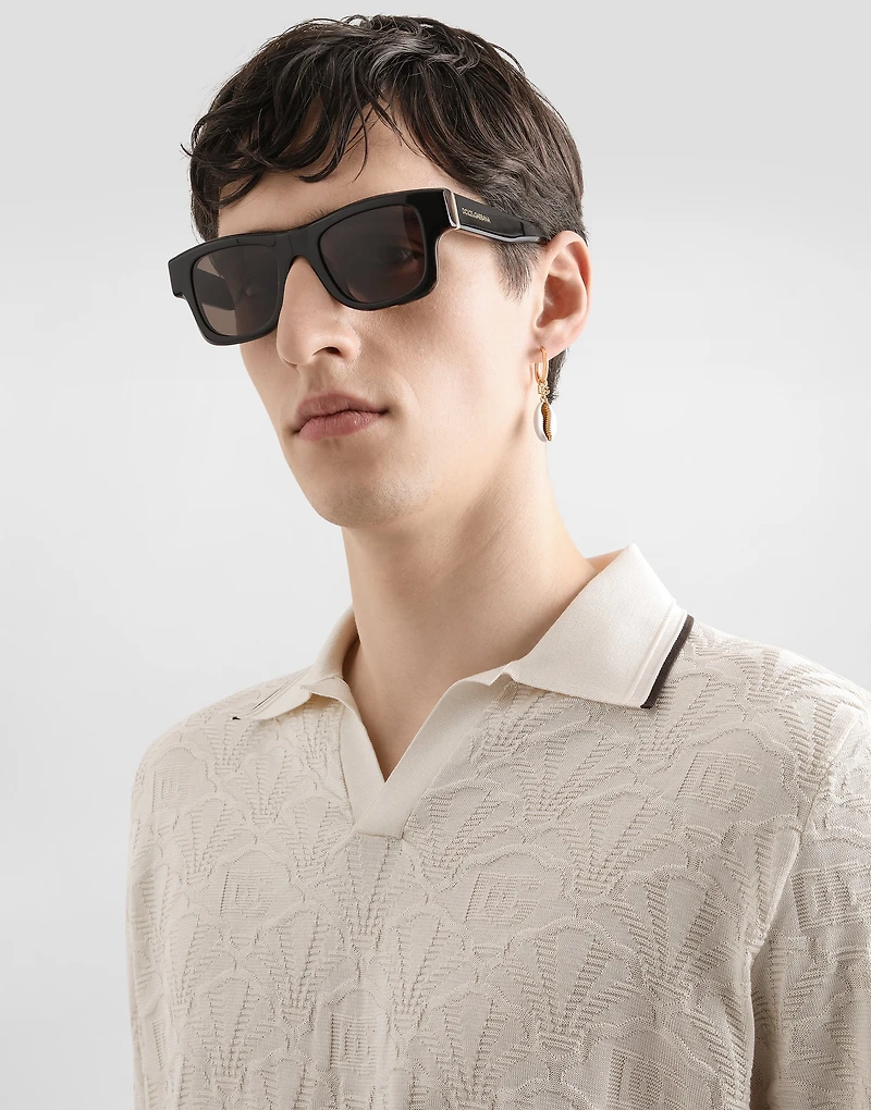 Creole single earring with shell