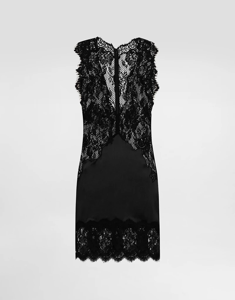 Short dress with lace