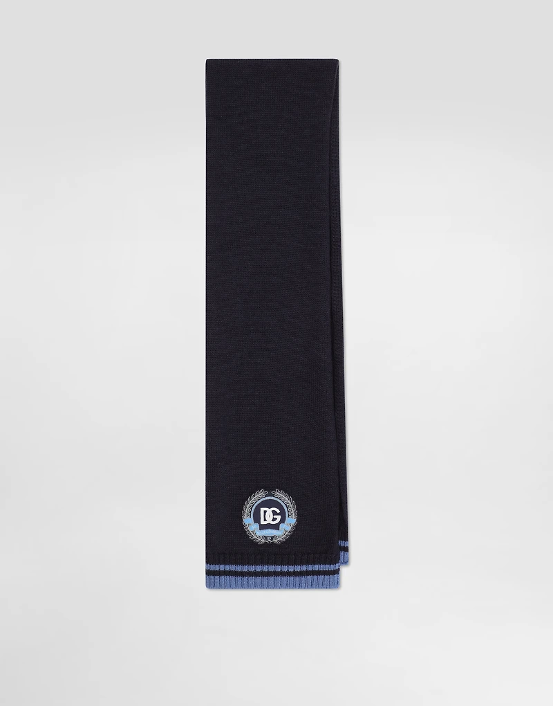 Knitted scarf with DG patch embroidered