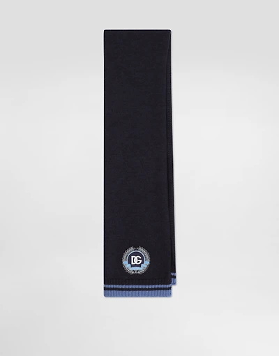 Knitted scarf with DG patch embroidered