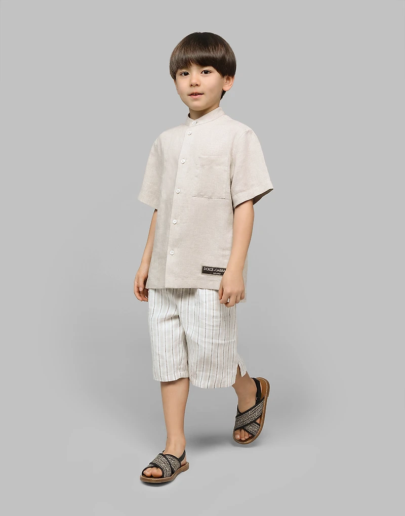 Linen shorts with branded label