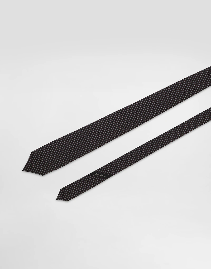 Micro-design jacquard tie