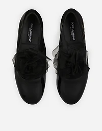 Patent leather slippers with flower appliqué