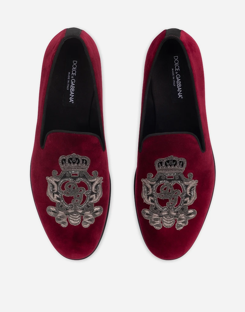 Velvet slippers with coat of arms embroidery
