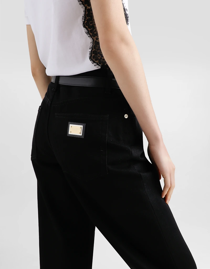 Loose denim jeans with pressed pleat