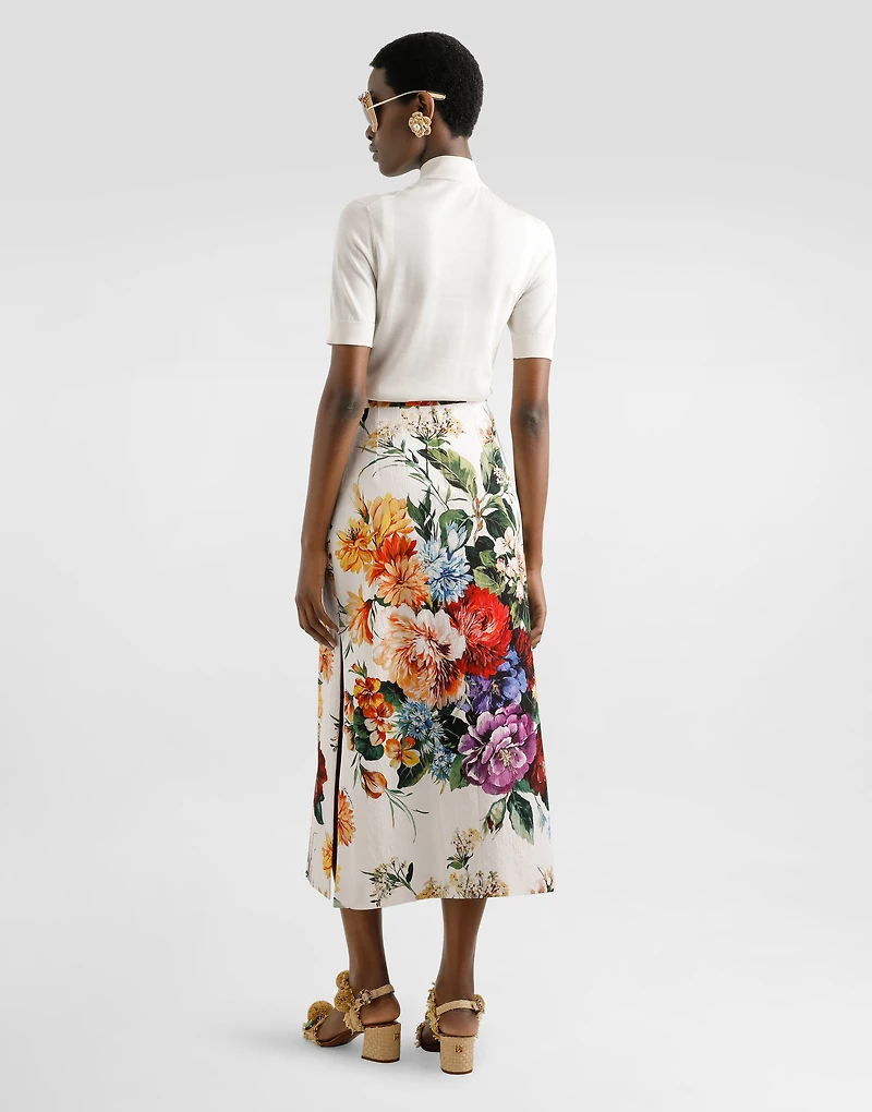 Silk pullover with flower brooch
