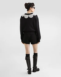 Sweatshirt with macramé and bow