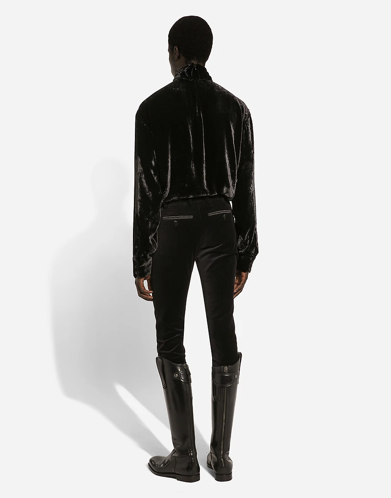 Loose velvet turtleneck with shirt cuffs