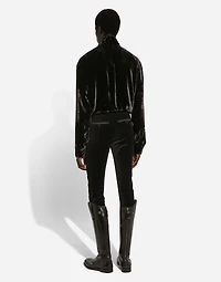 Loose velvet turtleneck with shirt cuffs