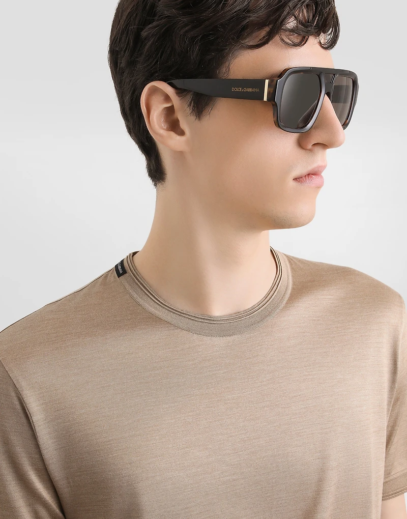 Short-sleeved silk t-shirt