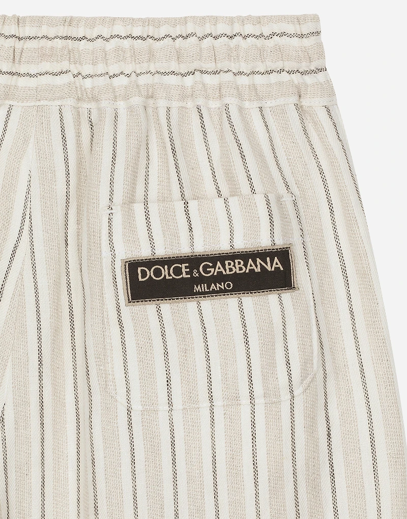 Linen shorts with branded label