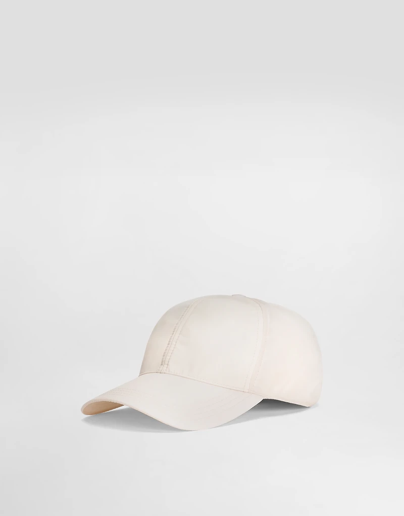 Baseball cap with logo