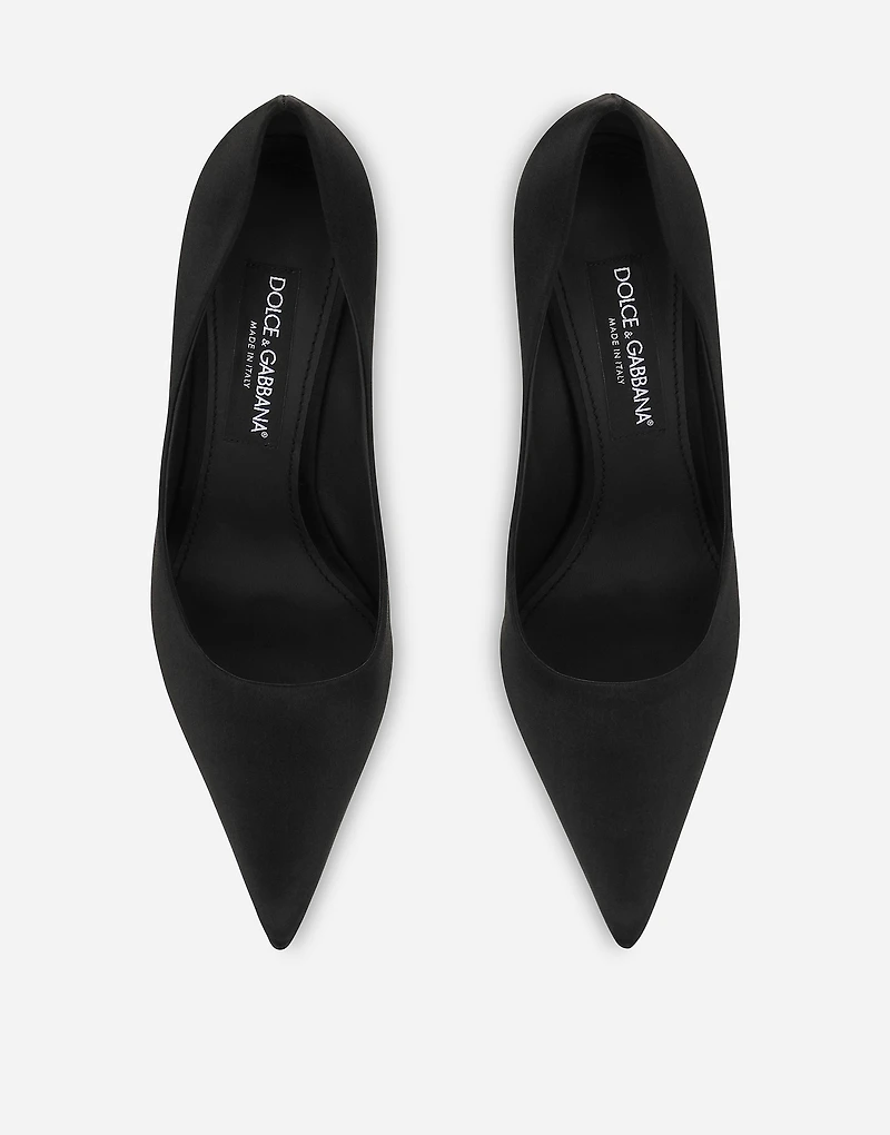 Satin pumps