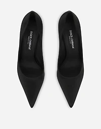 Satin pumps