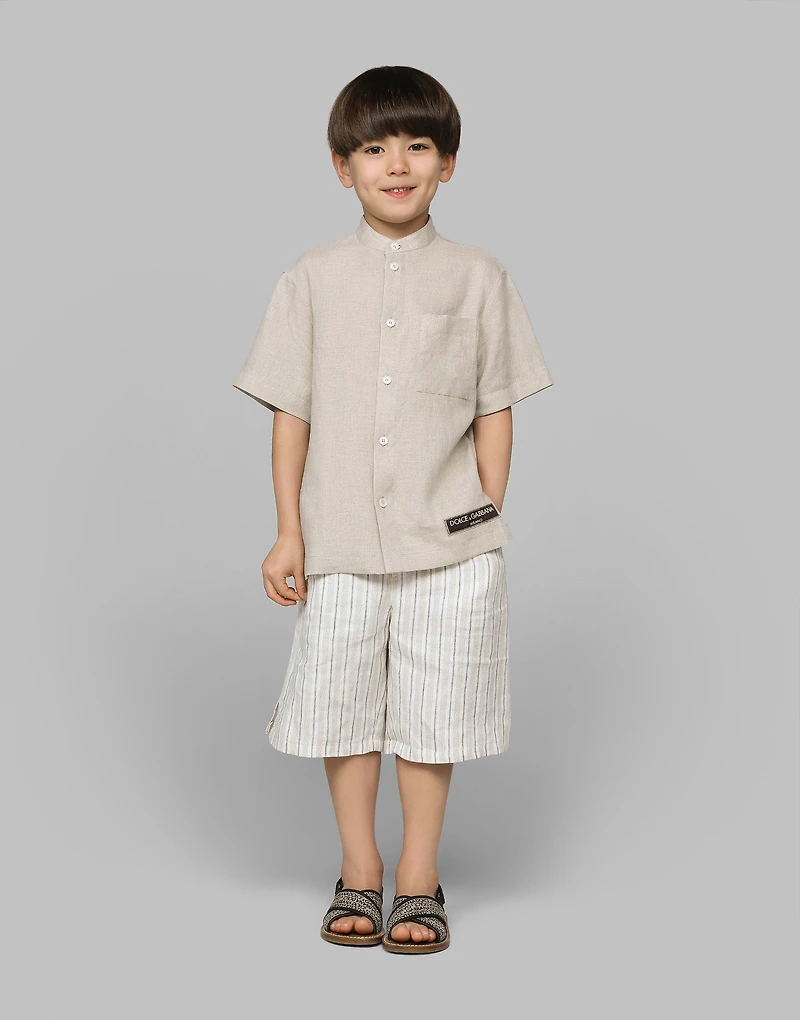 Linen shorts with branded label