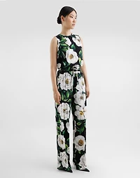 Sleeveless charmeuse top with gardenia print