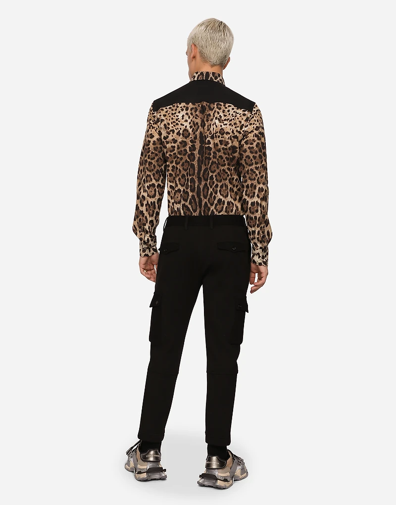 Leopard-print cotton shirt with multiple pockets
