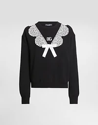 Sweatshirt with macramé and bow