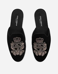 Velvet slippers with coat of arms embroidery