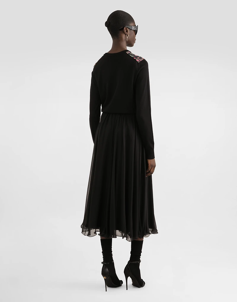 Small rose bouquets-print silk and satin pullover