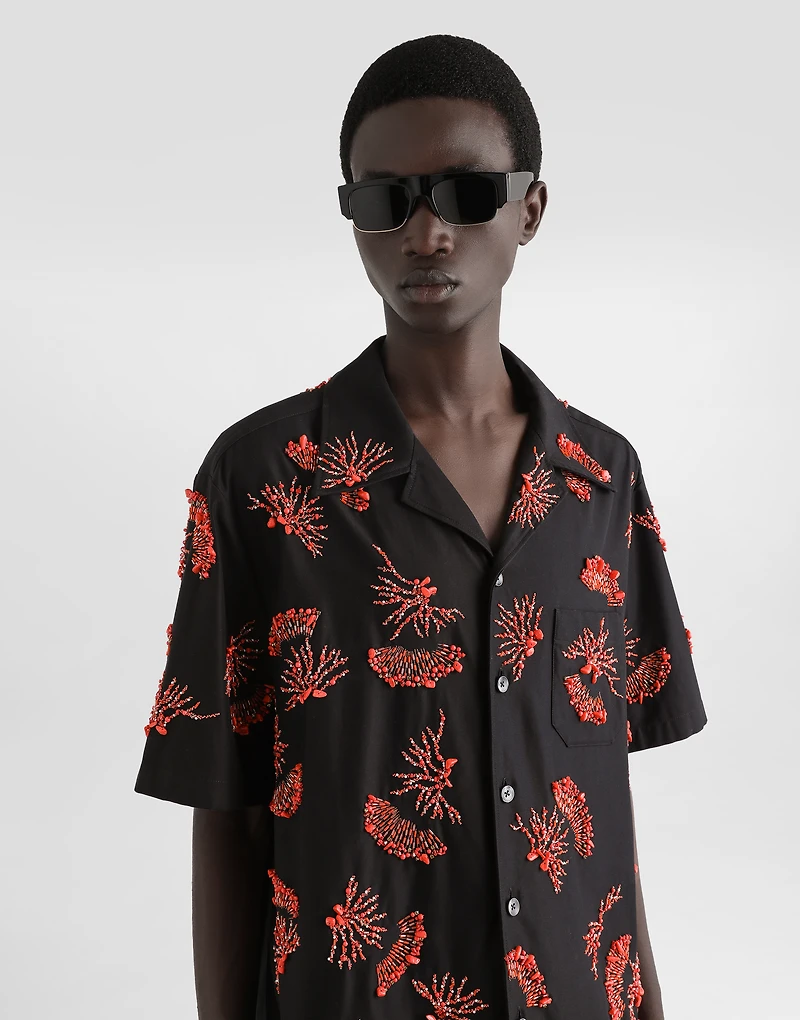 Short-sleeved cotton shirt with coral embroidery