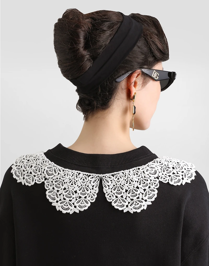 Sweatshirt with macramé and bow