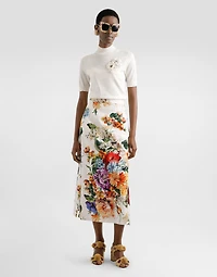 Silk pullover with flower brooch