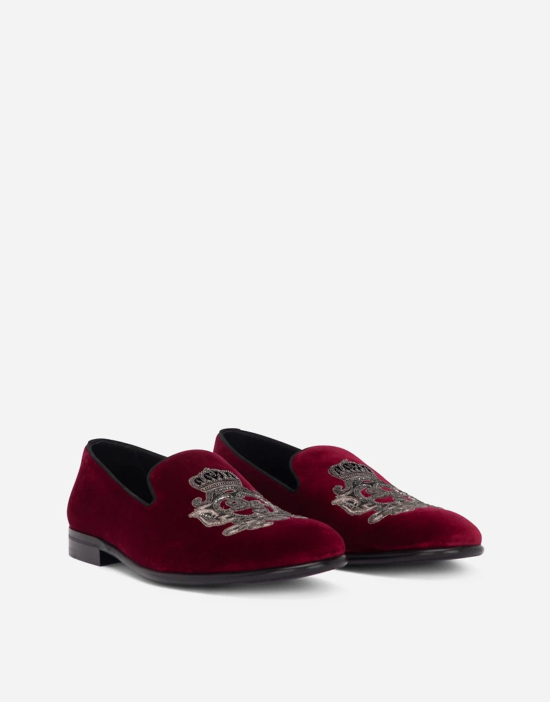 Velvet slippers with coat of arms embroidery