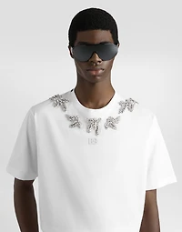 cotton t-shirt with embroidery and brooch